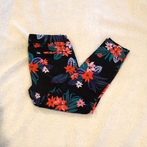 Old Navy Pixie Pants Floral